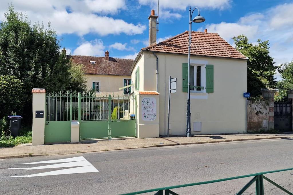 Maison 15 Minutes De Disney Le Refuge Des Contes Mareuil-lès-Meaux Exterior foto